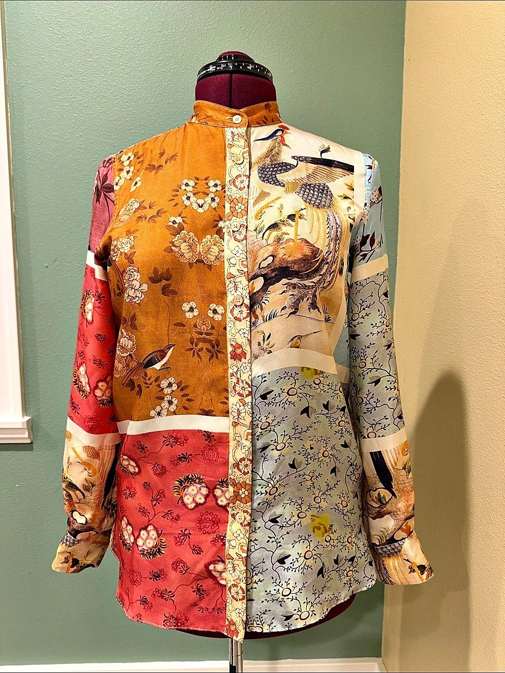 100% Silk Multicolor Abstract Button Down Shirt Like New
